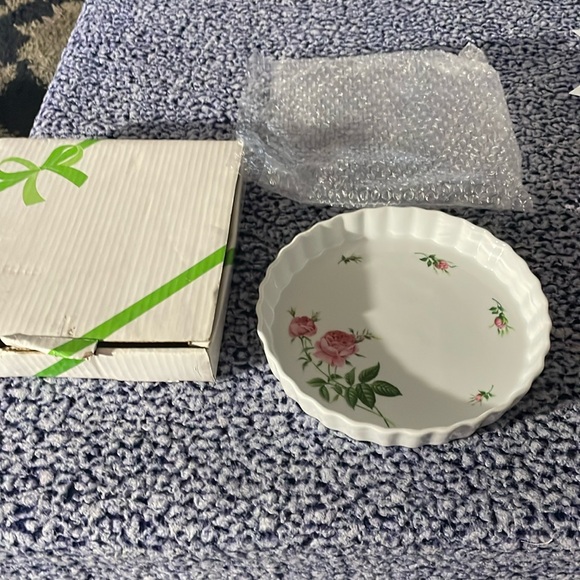 Christincholm rose quiche pie dish original box - Picture 1 of 6